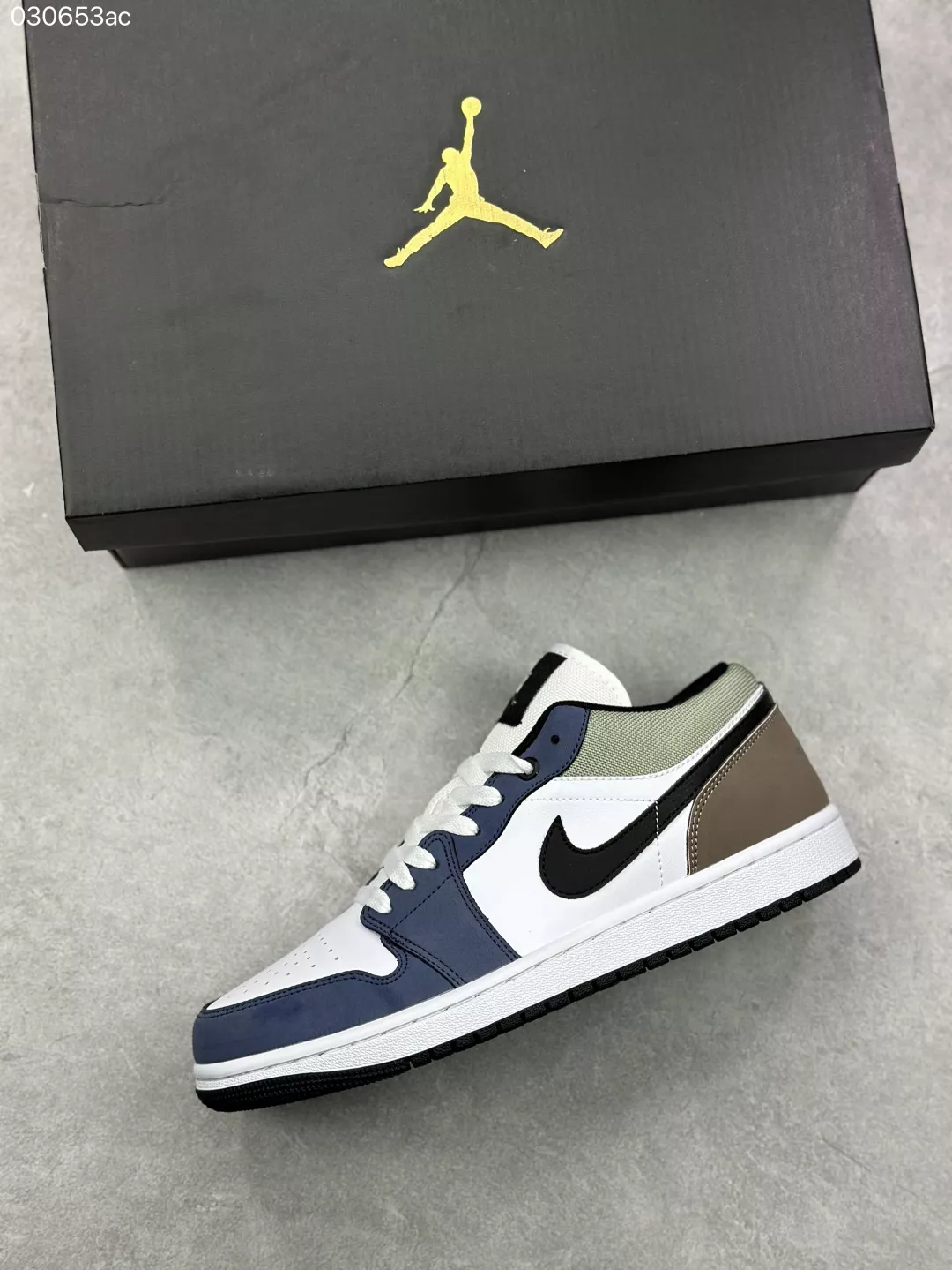 Air Jordan-1-Low For Women Timeless 3882