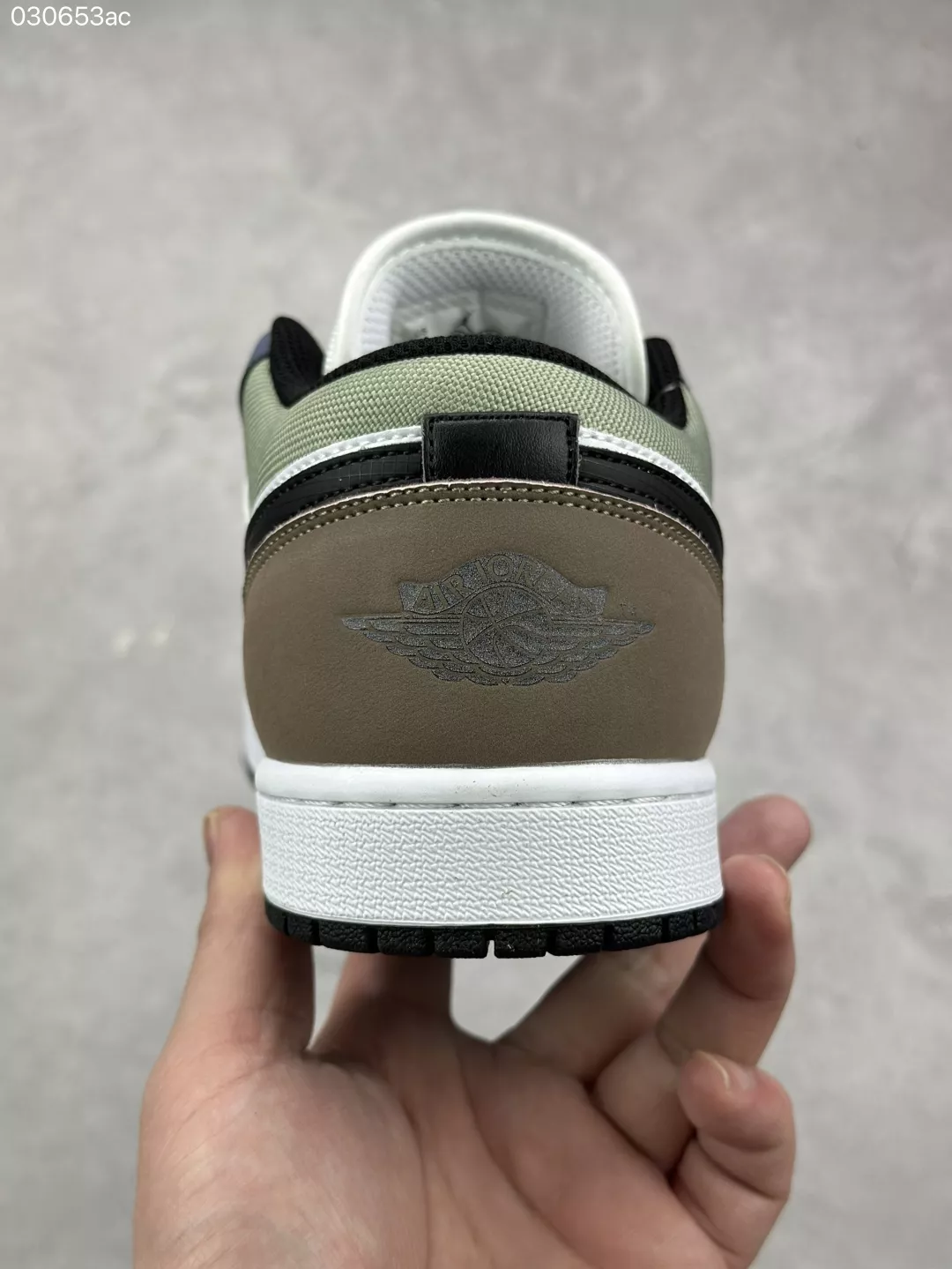 Air Jordan-1-Low For Women Timeless 3882