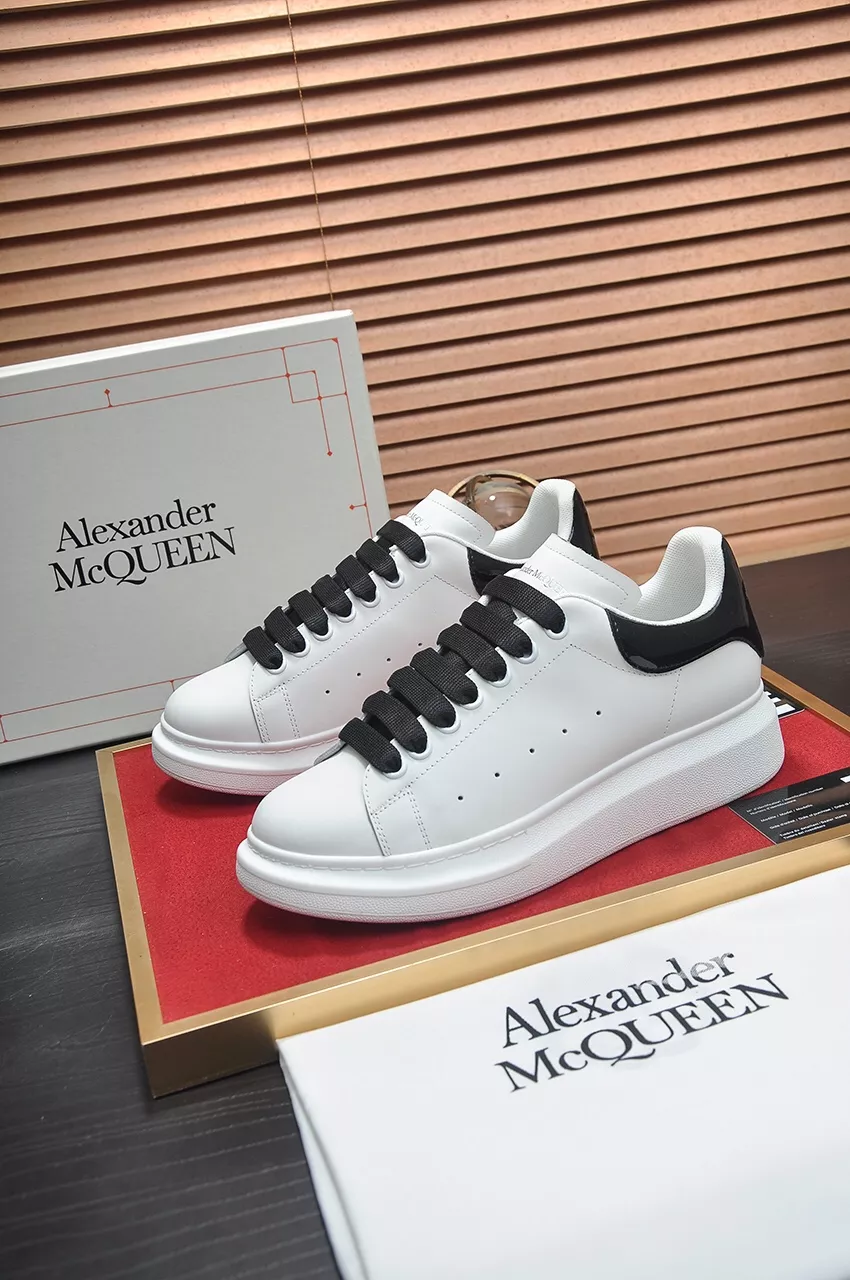 Alexander McQueen Casual Shoes For Men Compact 6838