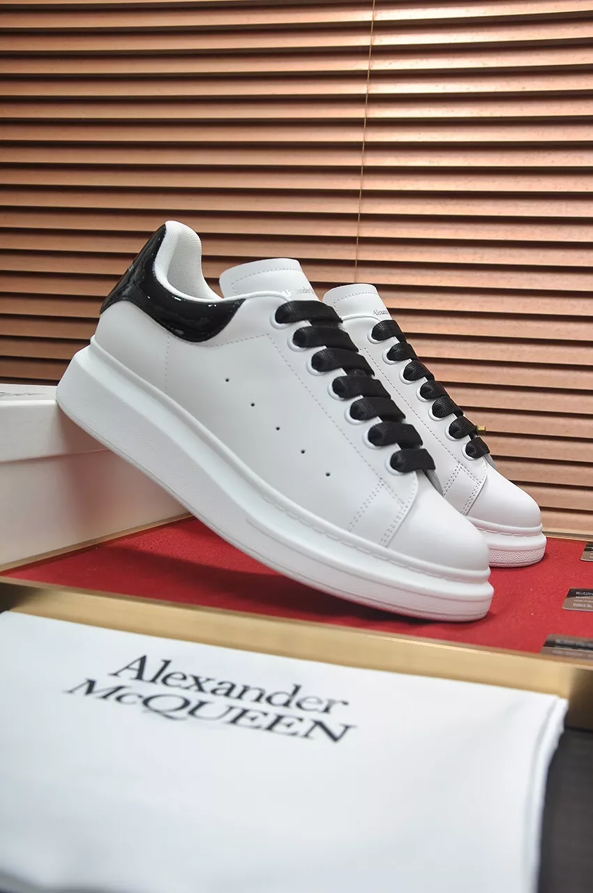 Alexander McQueen Casual Shoes For Men Compact 6838
