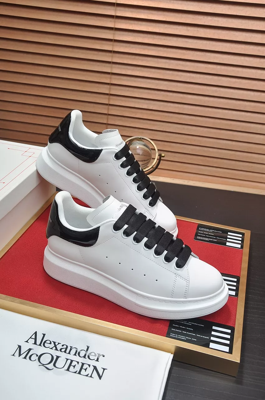 Alexander McQueen Casual Shoes For Men Compact 6838