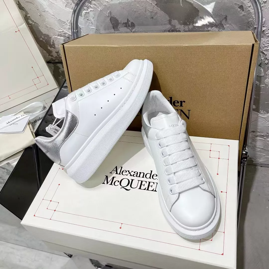 Alexander McQueen Casual Shoes For Men EyeCatching 4143