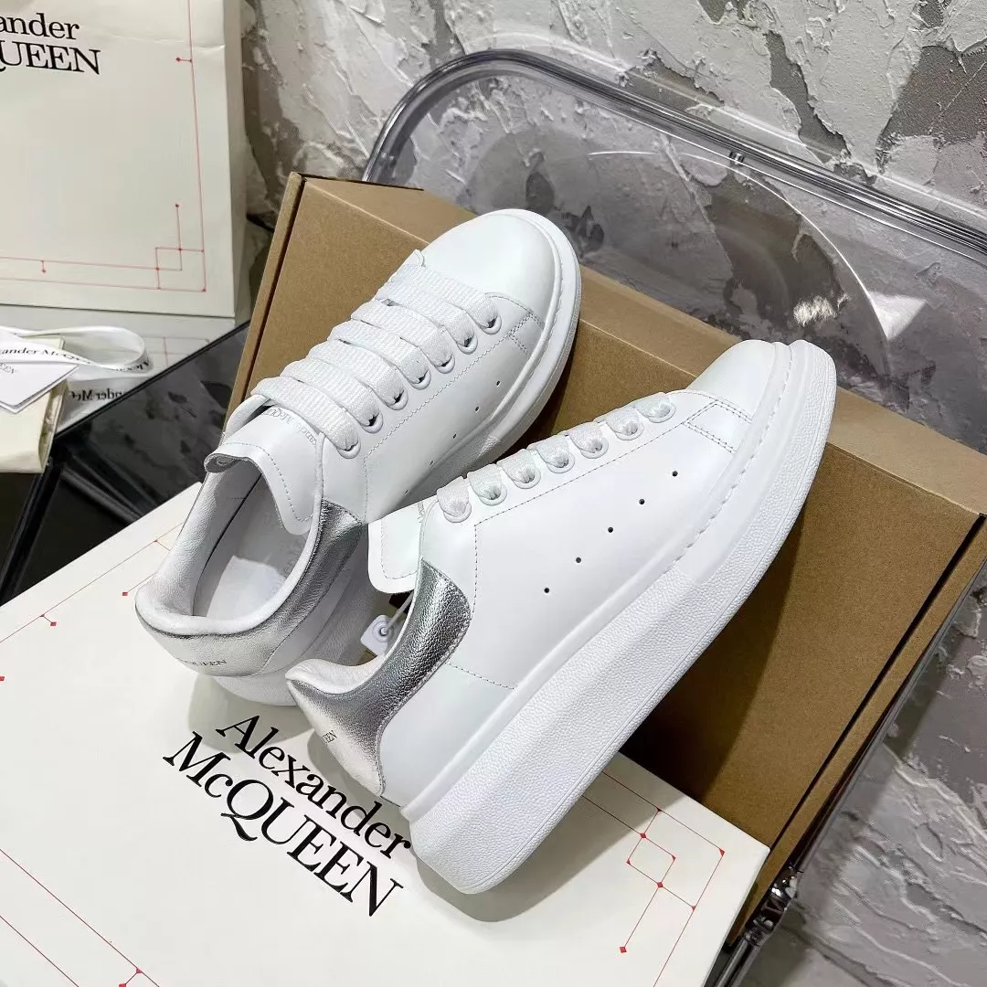 Alexander McQueen Casual Shoes For Men EyeCatching 4143