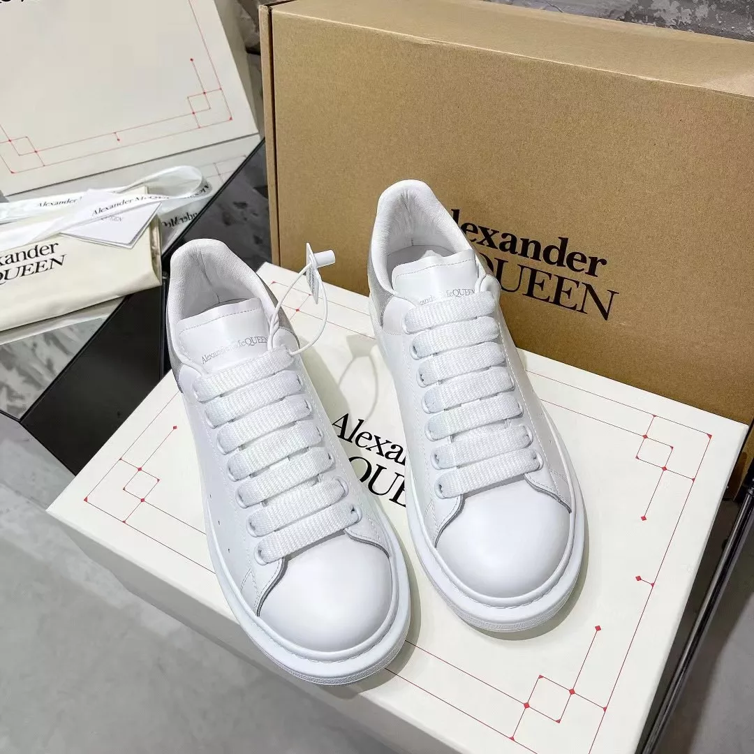 Alexander McQueen Casual Shoes For Men EyeCatching 4143