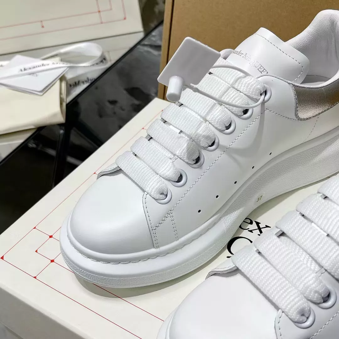 Alexander McQueen Casual Shoes For Men EyeCatching 4143