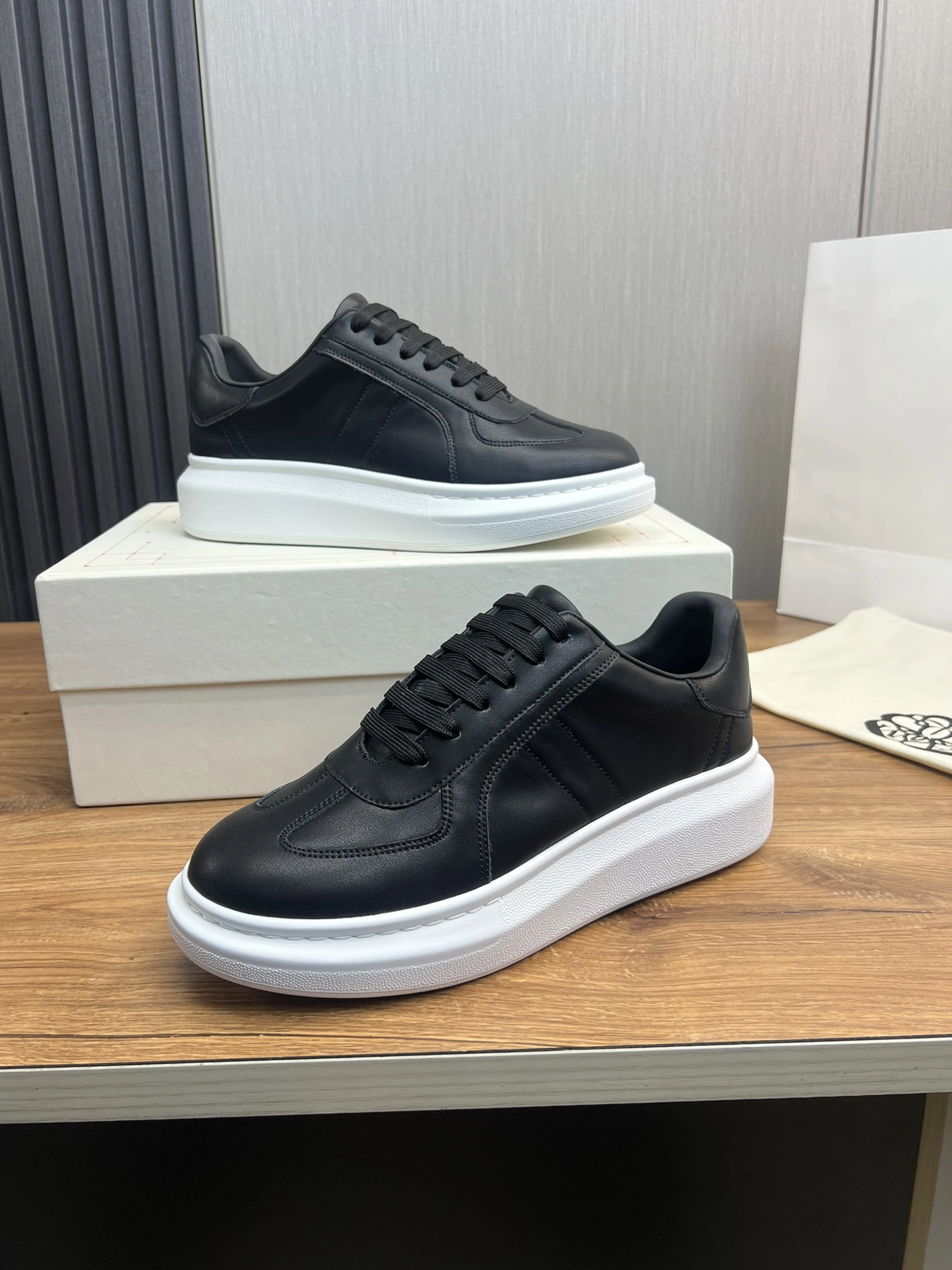 Alexander McQueen Casual Shoes For Men ModernLook 3512