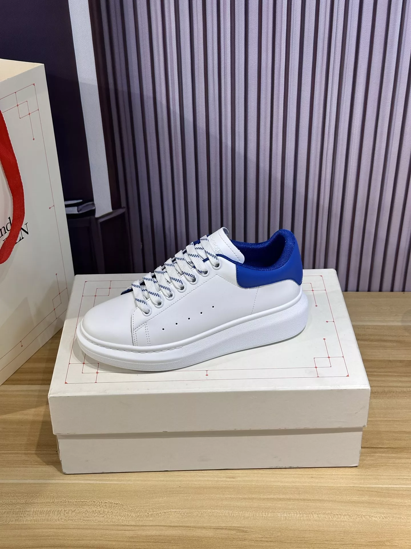 Alexander McQueen Casual Shoes For Men Sophisticated 6504