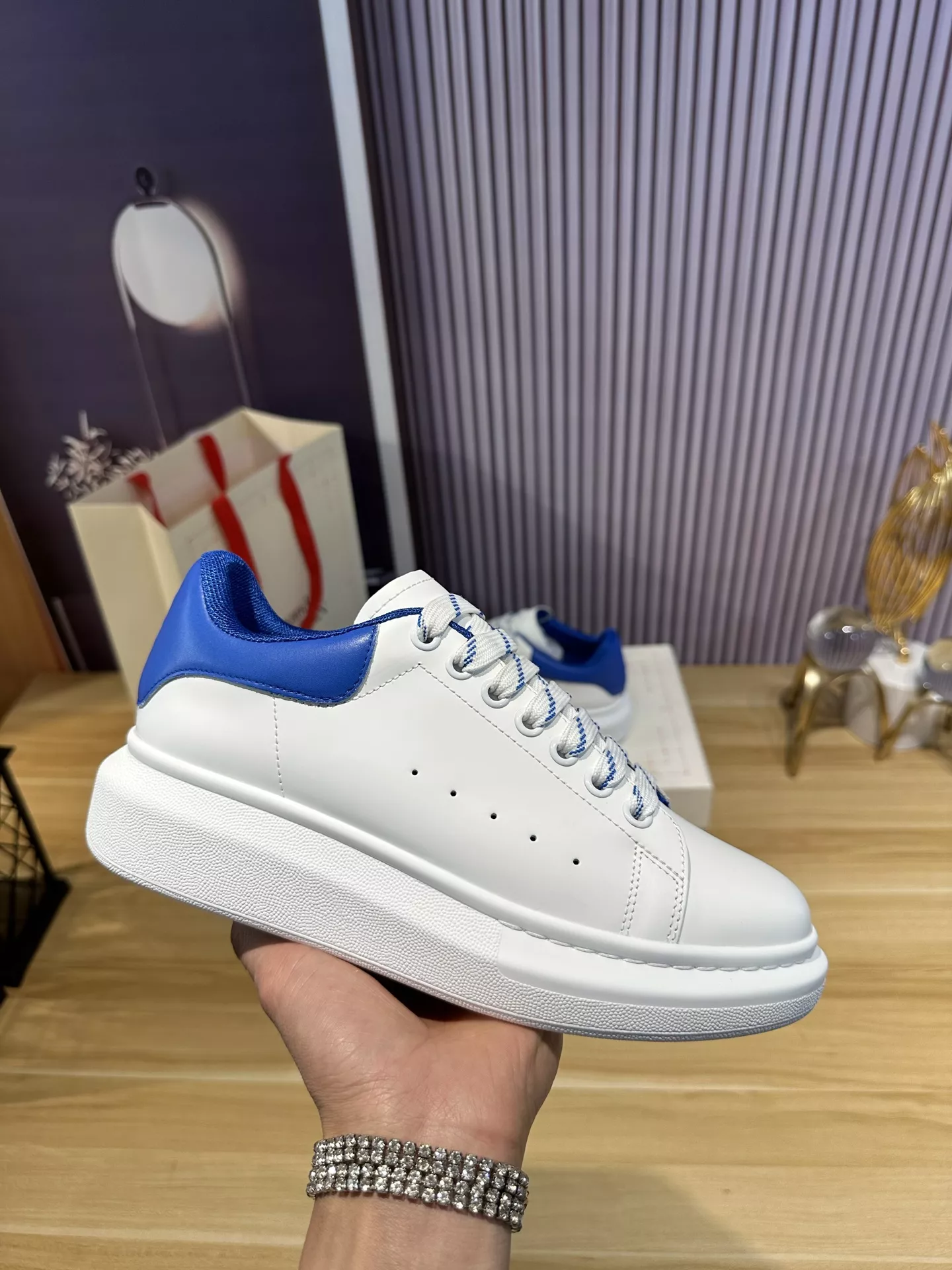 Alexander McQueen Casual Shoes For Men Sophisticated 6504