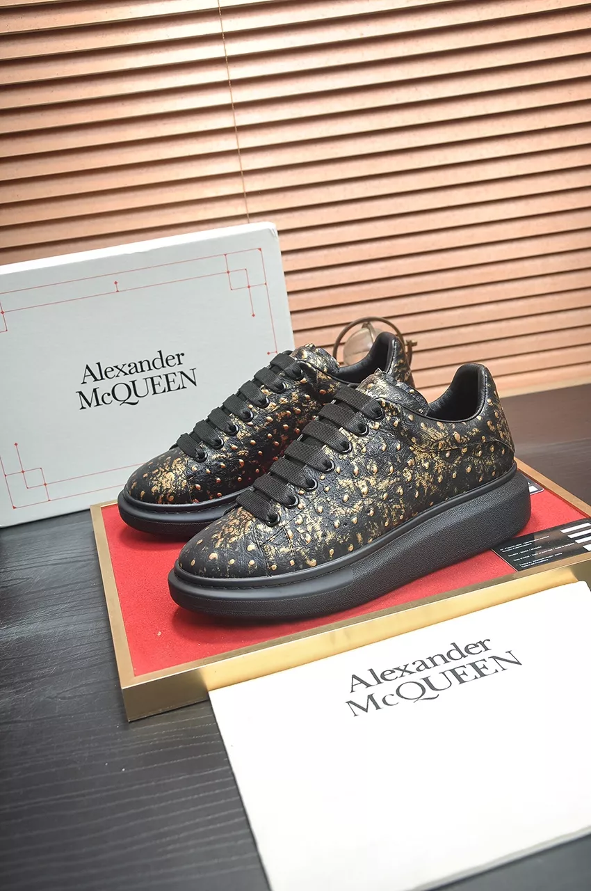 Alexander McQueen Casual Shoes For Men Sophisticated 7320