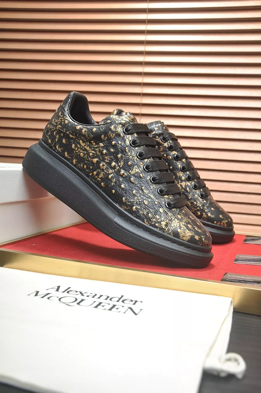 Alexander McQueen Casual Shoes For Men Sophisticated 7320
