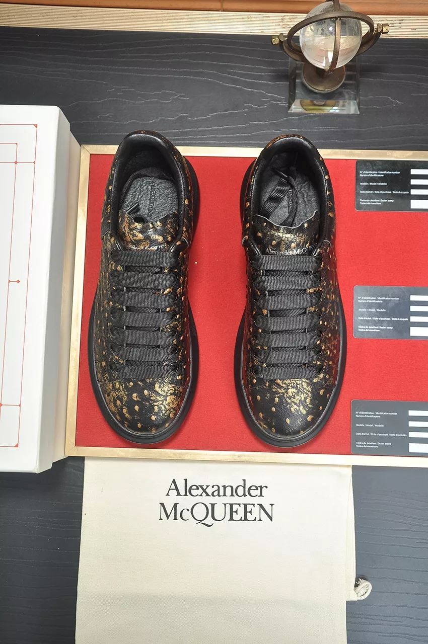 Alexander McQueen Casual Shoes For Men Sophisticated 7320