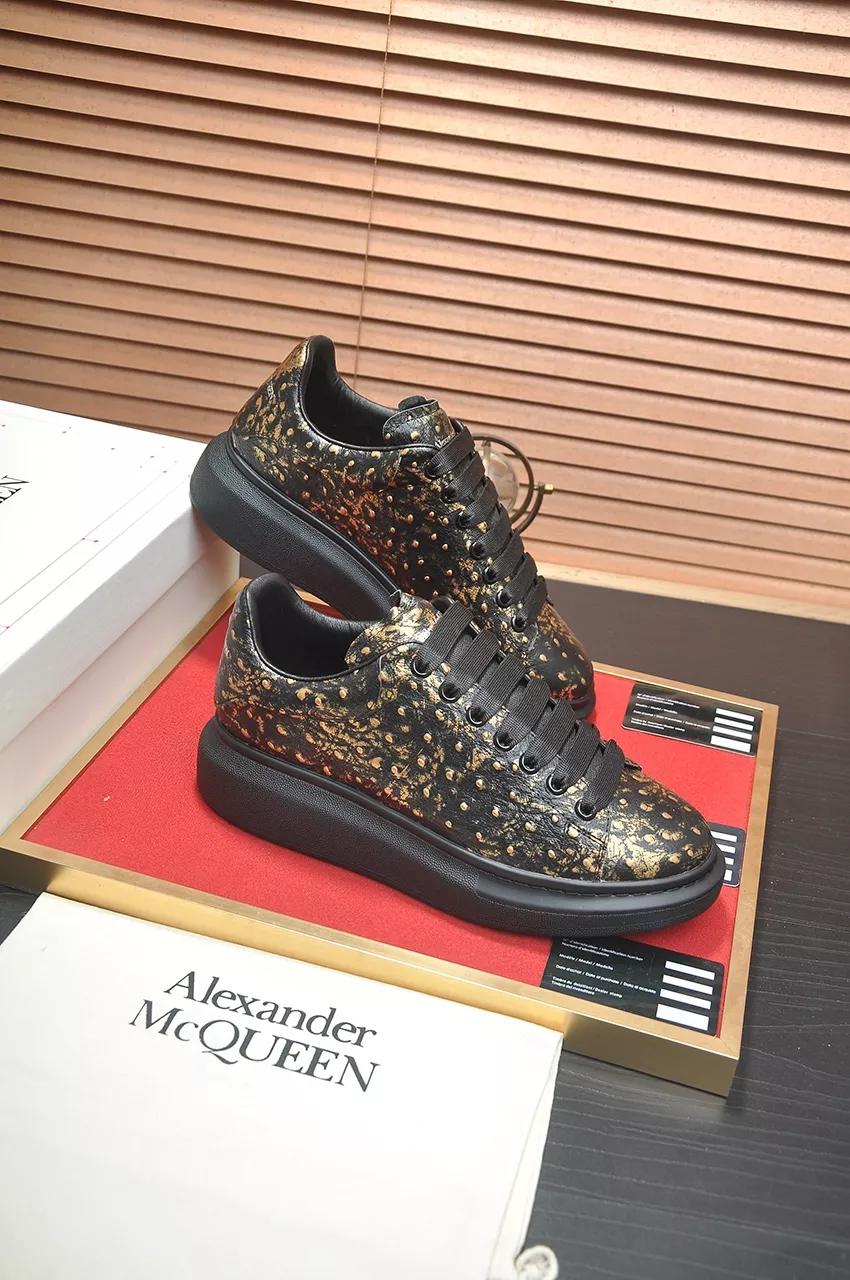 Alexander McQueen Casual Shoes For Men Sophisticated 7320