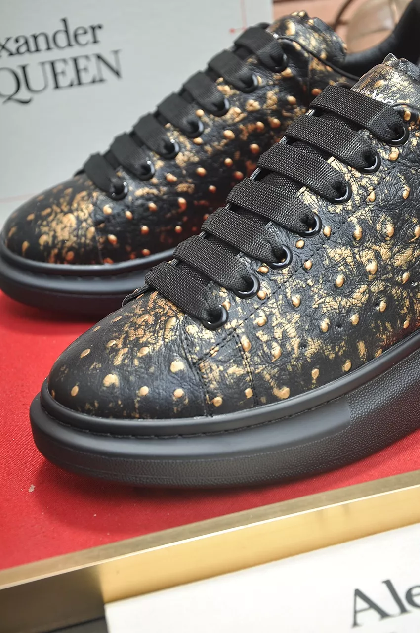 Alexander McQueen Casual Shoes For Men Sophisticated 7320