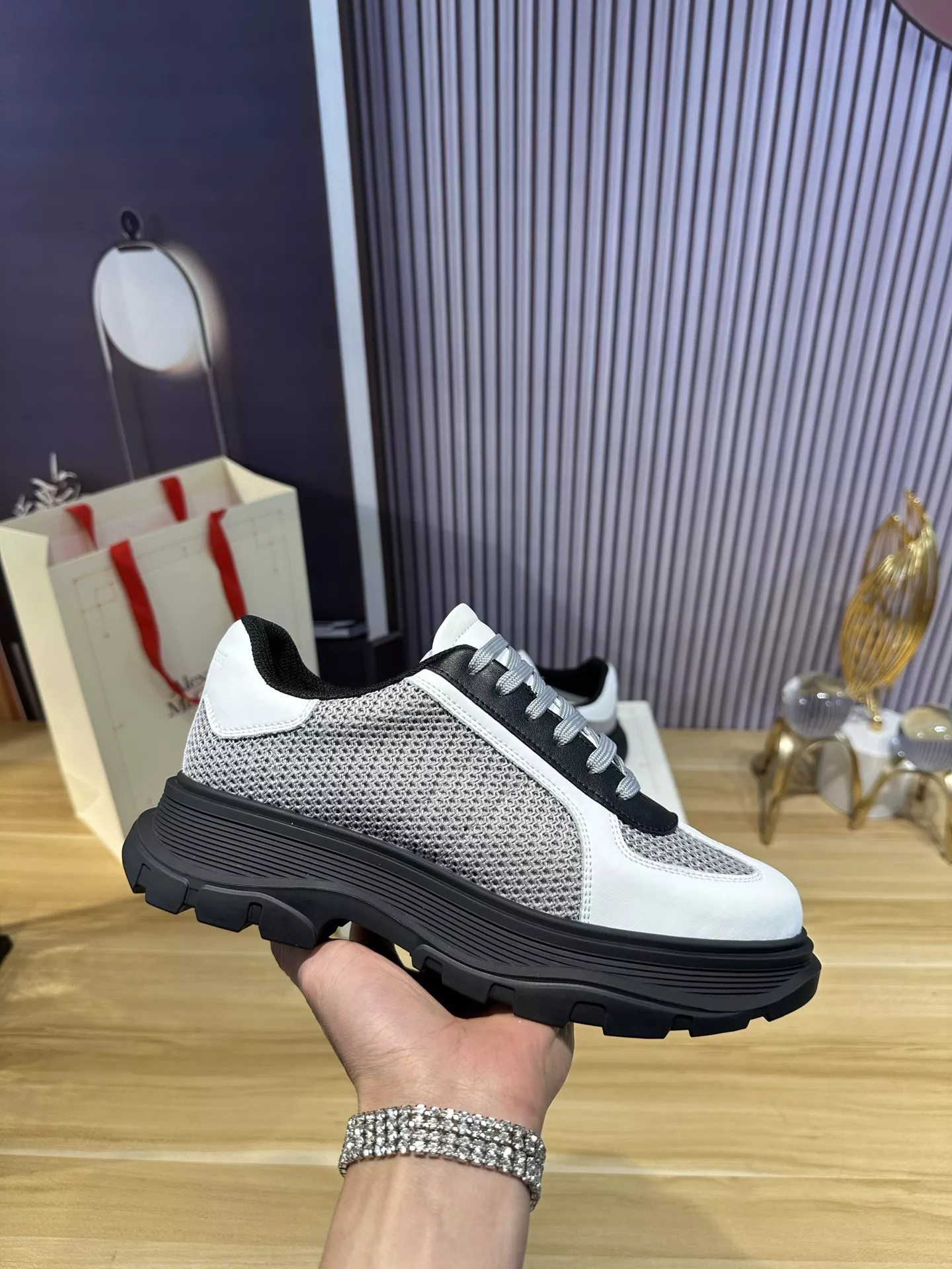 Alexander McQueen Casual Shoes For Men Sophisticated 7981