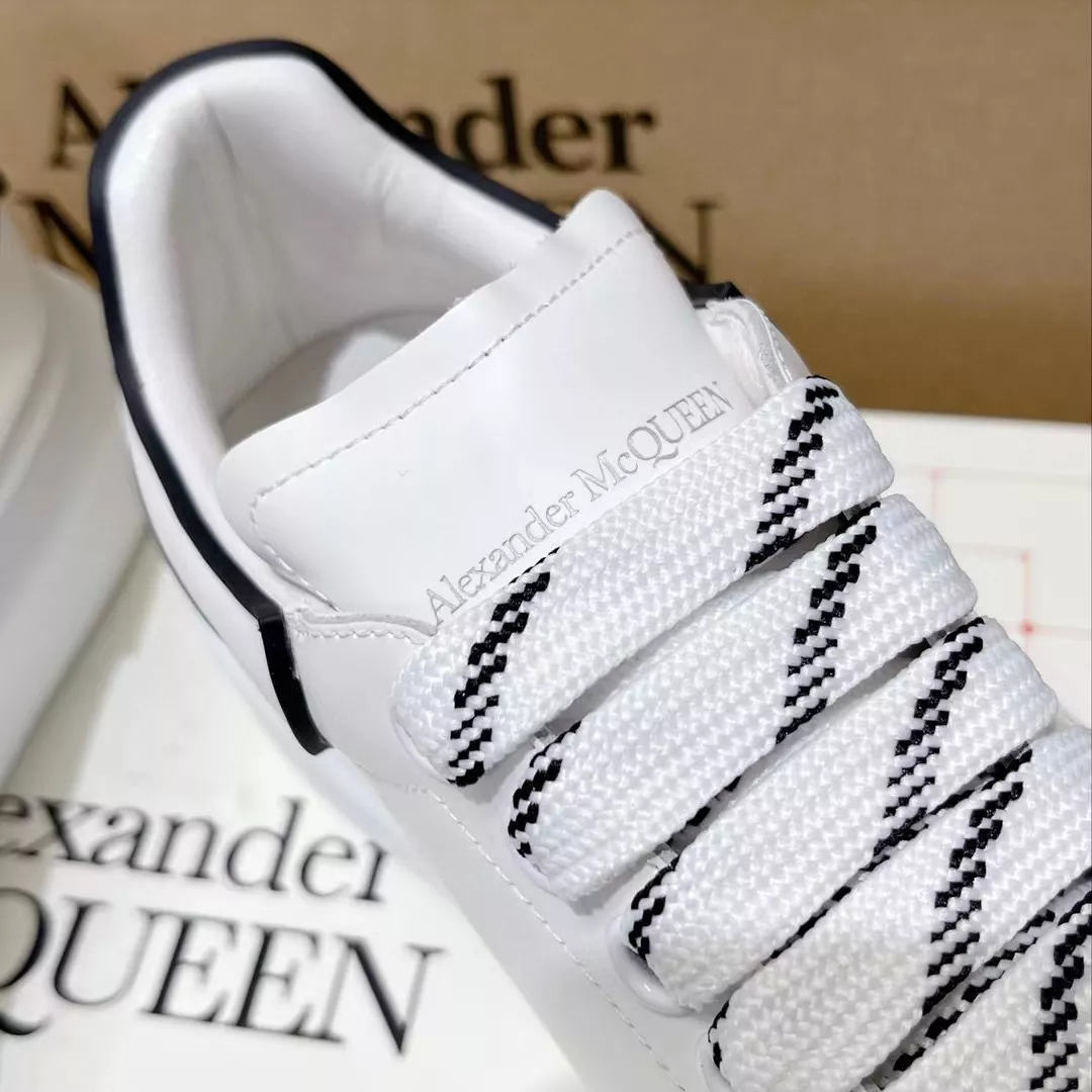 Alexander McQueen Casual Shoes For Men Trendsetting 4379