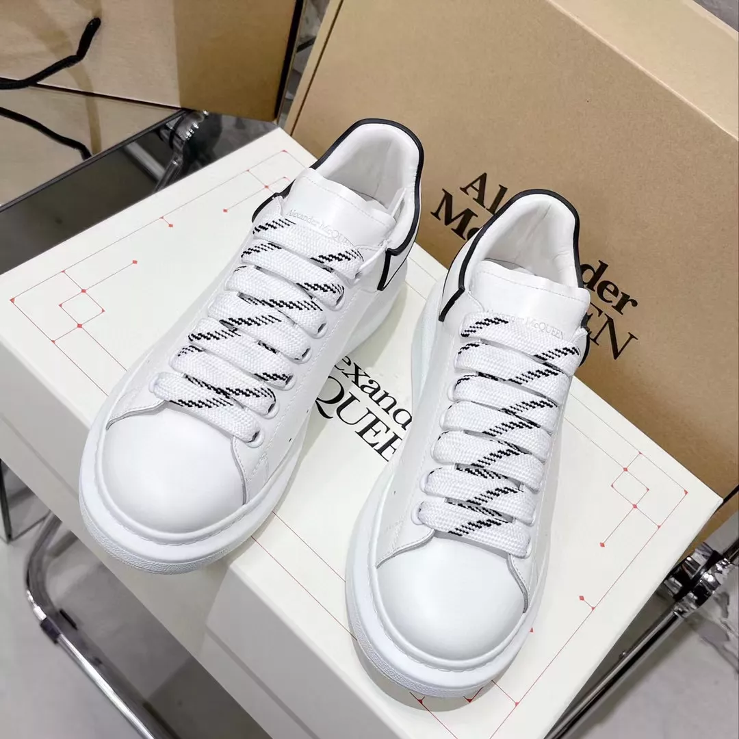 Alexander McQueen Casual Shoes For Men Trendsetting 4379