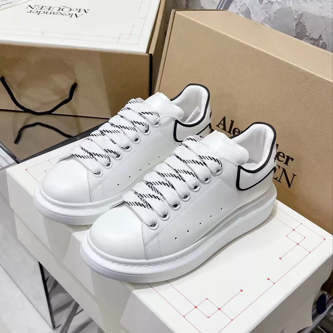 Alexander McQueen Casual Shoes For Men Trendsetting 4379
