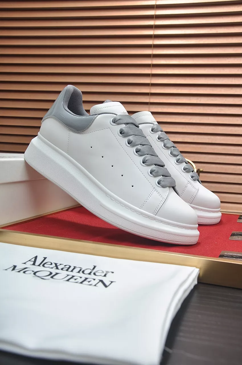 Alexander McQueen Casual Shoes For Men Versatile 3441
