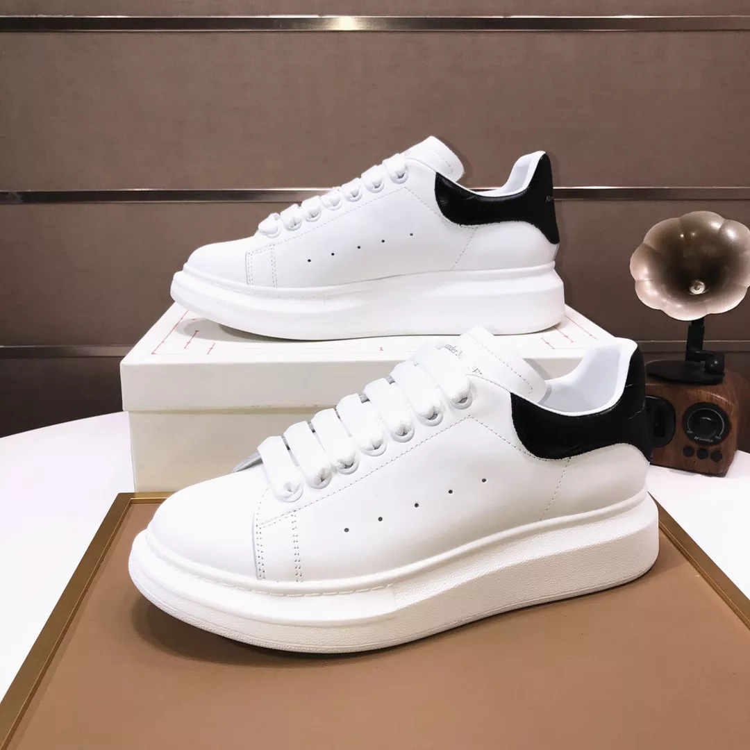 Alexander McQueen Casual Shoes For Women Classic 5100