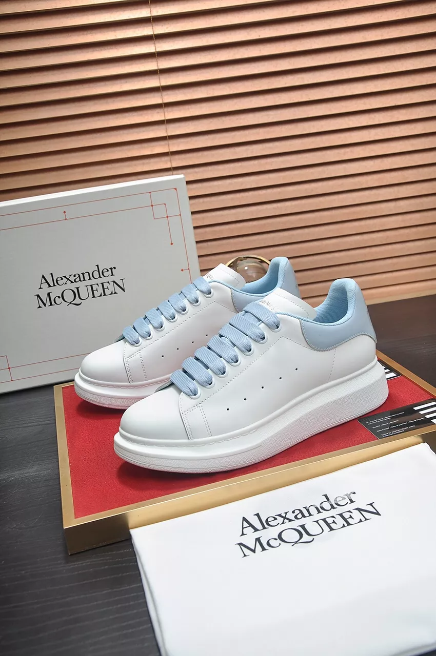 Alexander McQueen Casual Shoes For Women Compact 4728