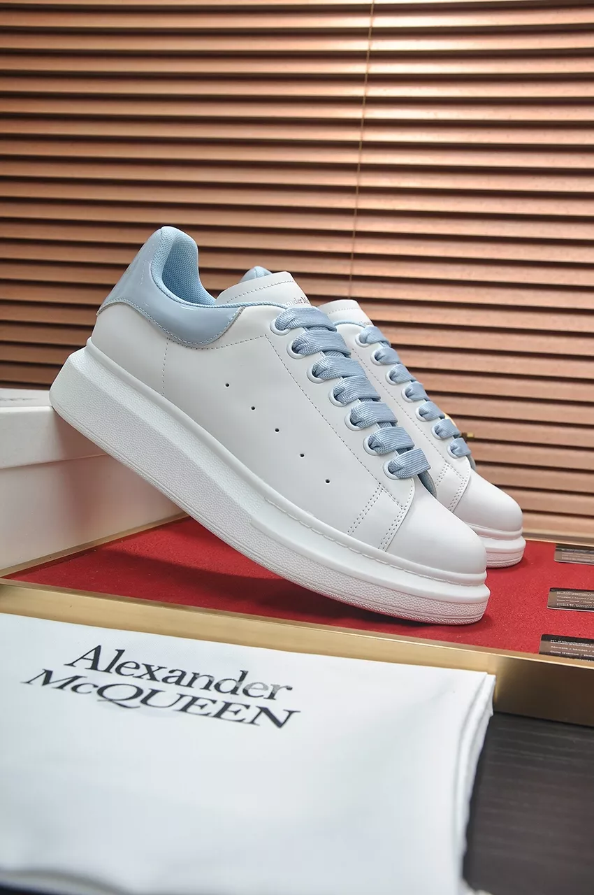 Alexander McQueen Casual Shoes For Women Compact 4728