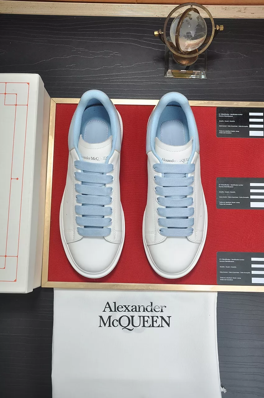 Alexander McQueen Casual Shoes For Women Compact 4728