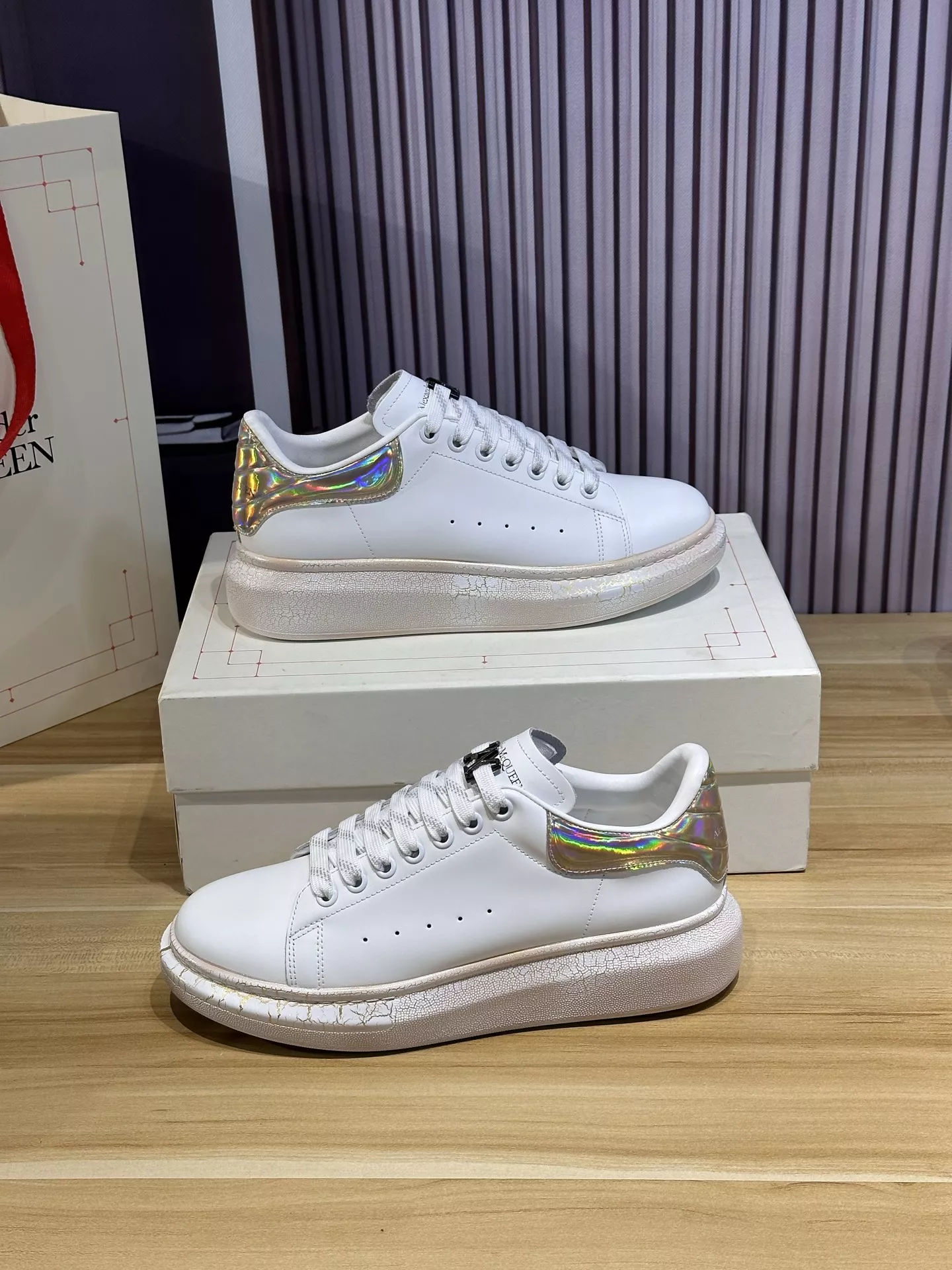 Alexander McQueen Casual Shoes For Women Compact 4831
