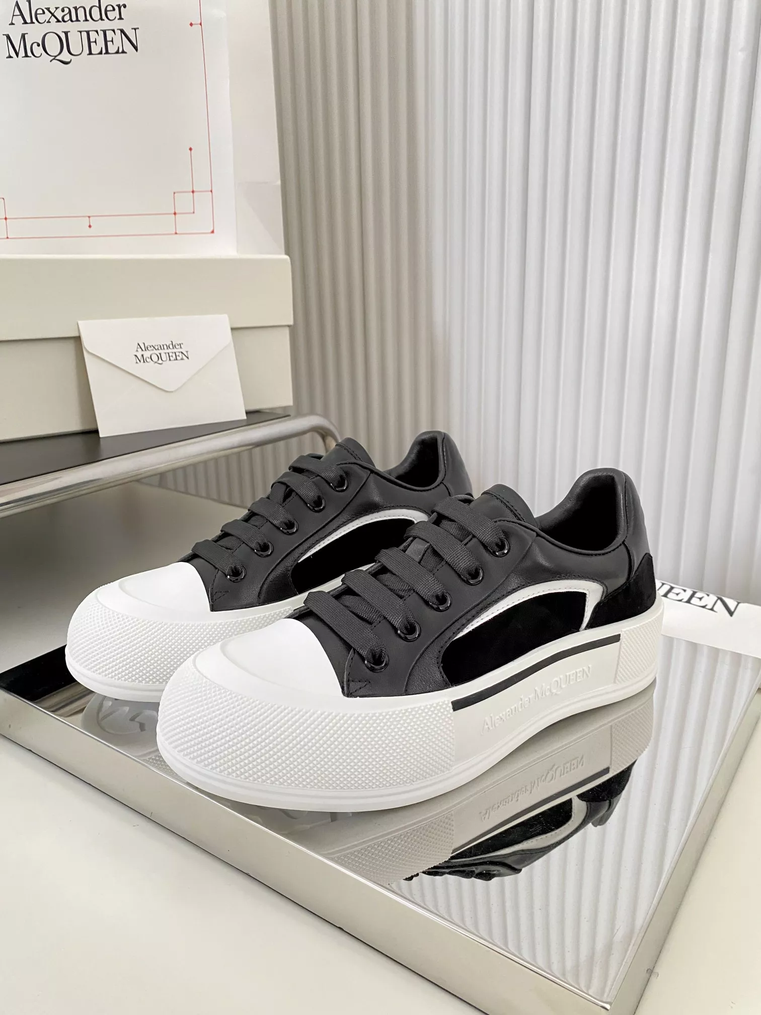 Alexander McQueen Casual Shoes For Women Modern 3075