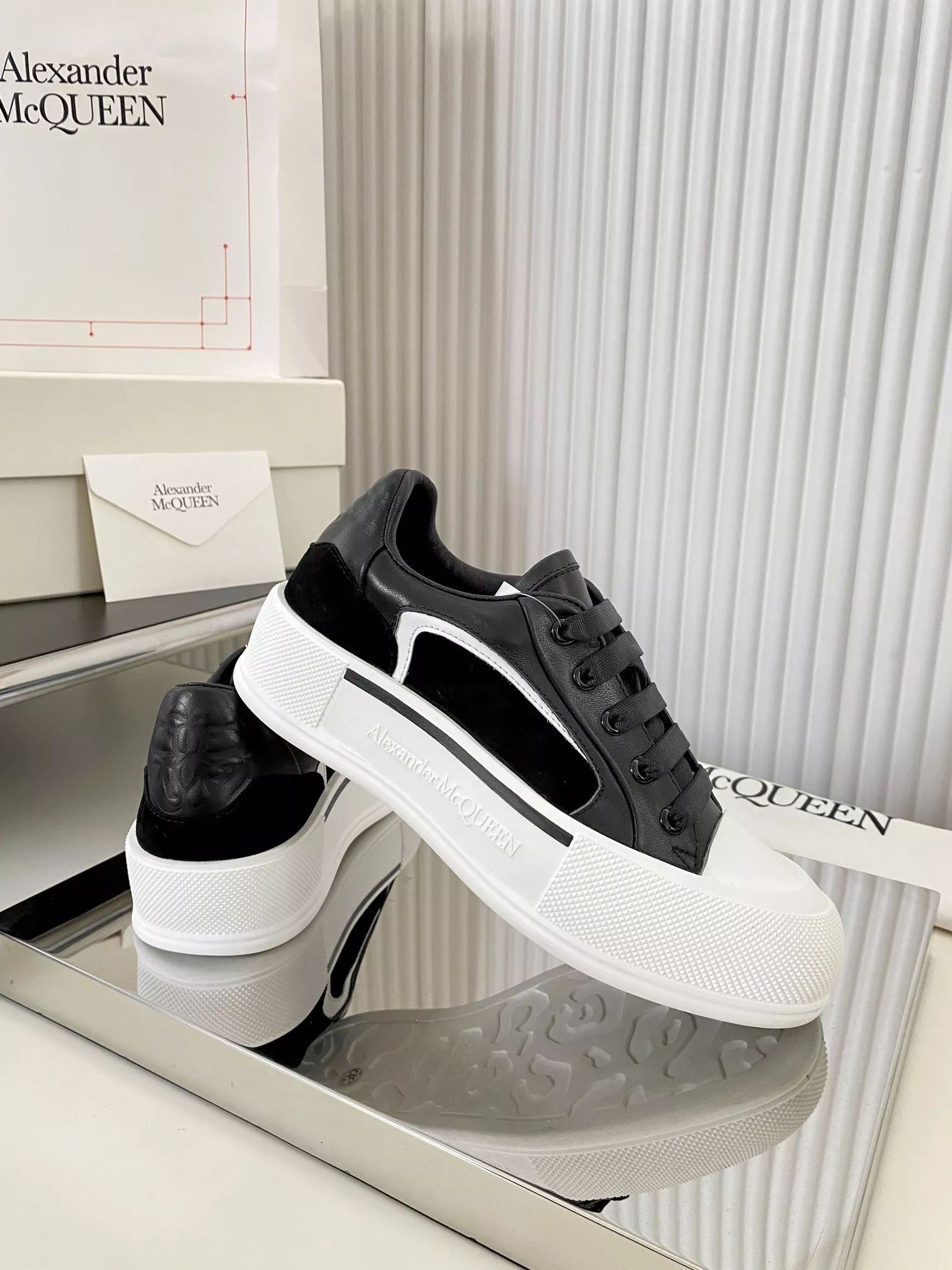 Alexander McQueen Casual Shoes For Women Modern 3075