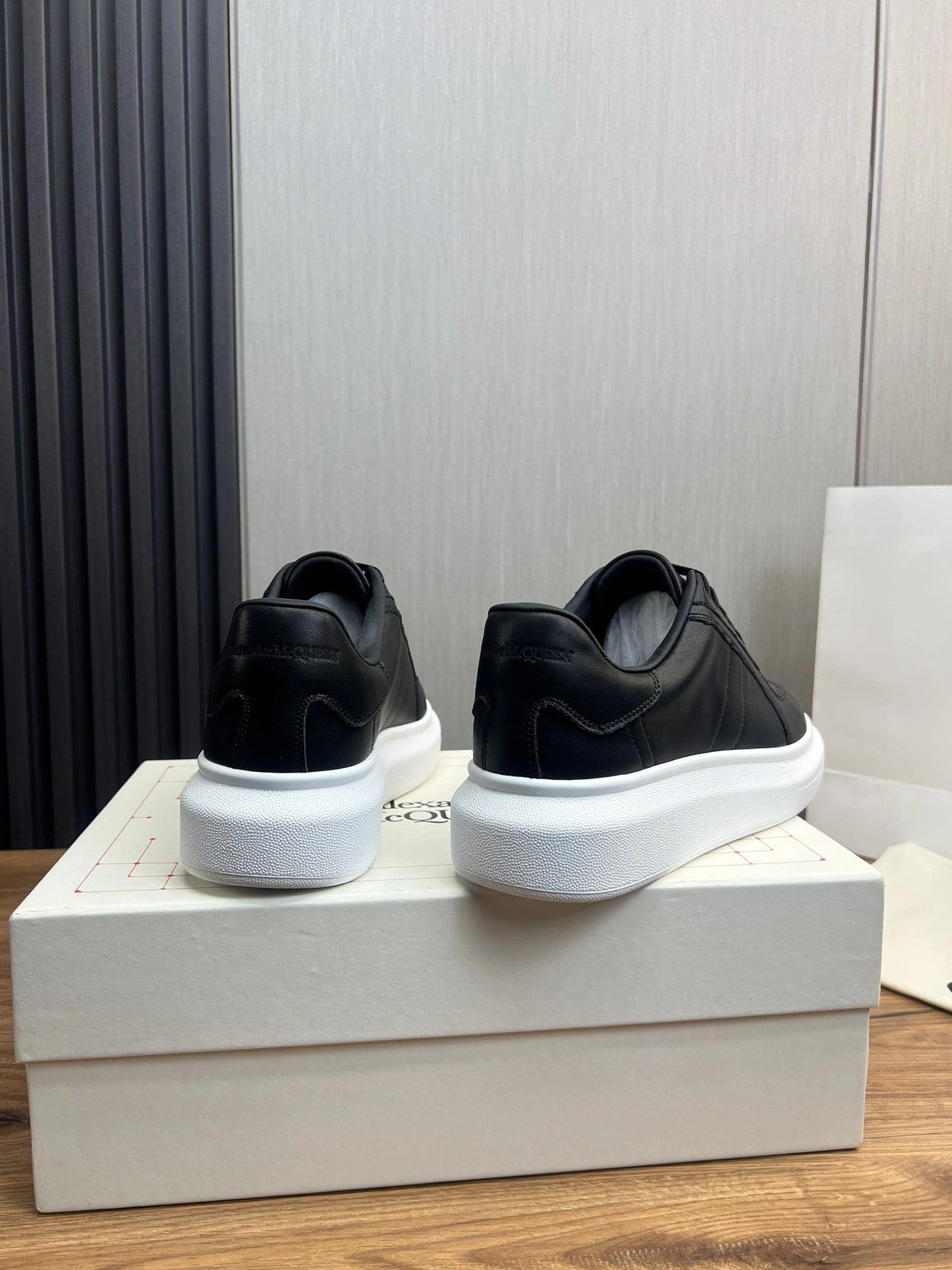 Alexander McQueen Casual Shoes For Women Reliable 4854