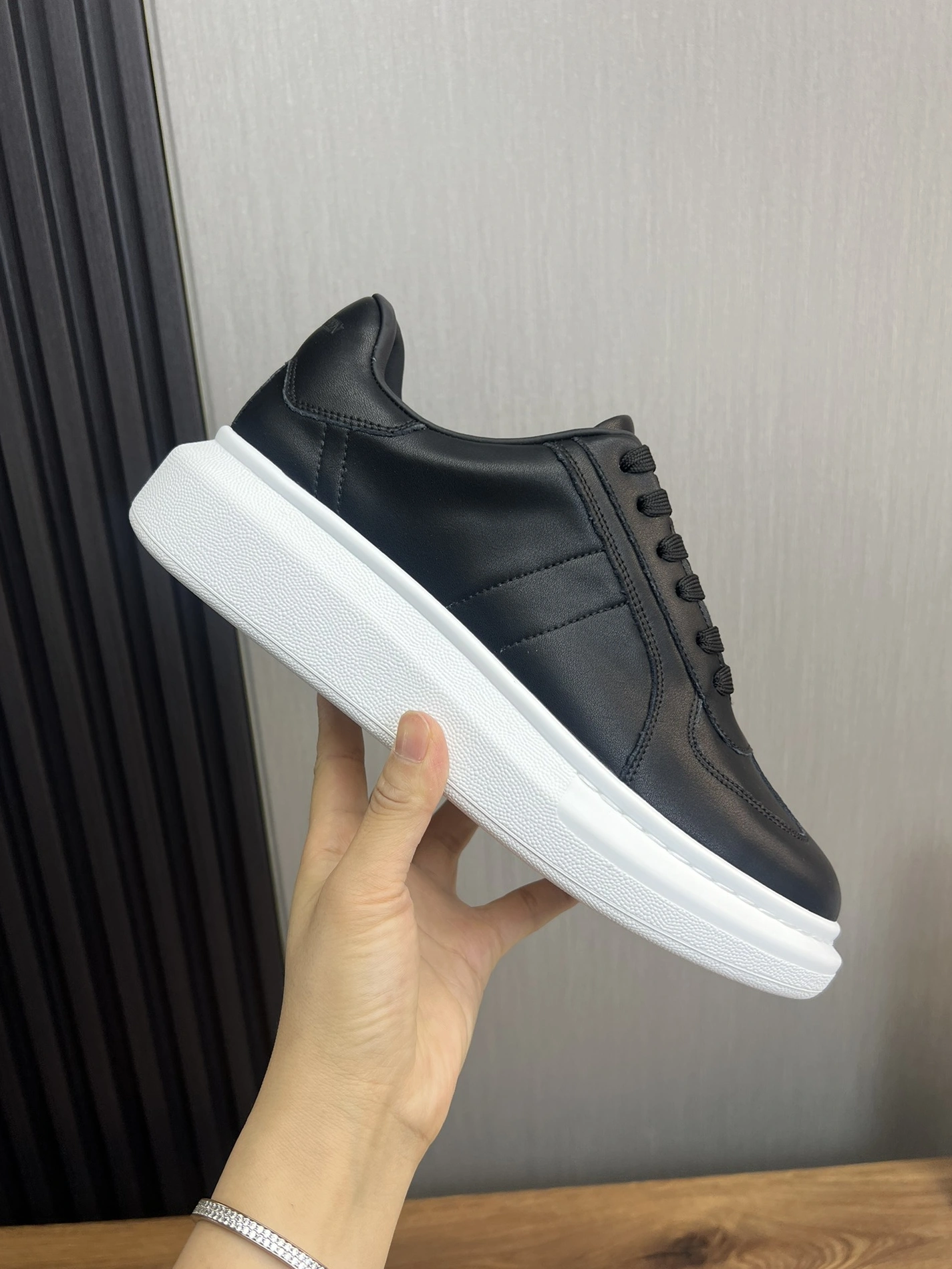 Alexander McQueen Casual Shoes For Women Reliable 4854