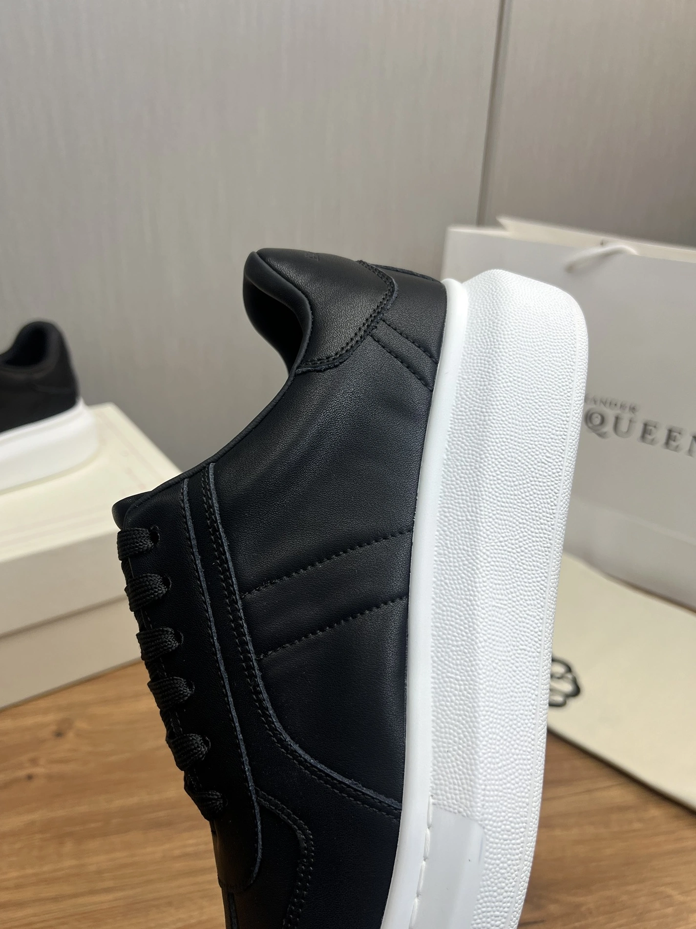 Alexander McQueen Casual Shoes For Women Reliable 4854