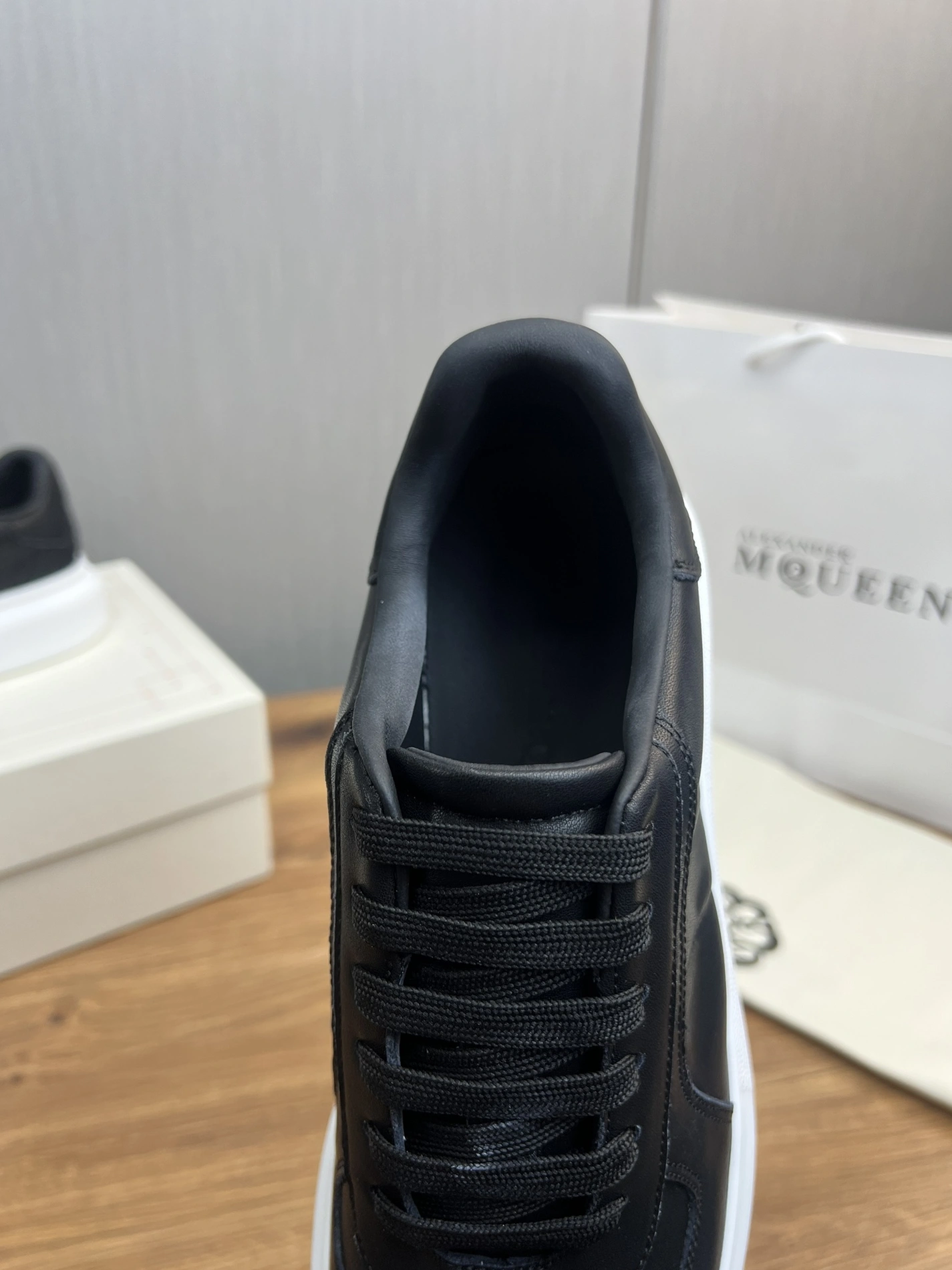 Alexander McQueen Casual Shoes For Women Reliable 4854