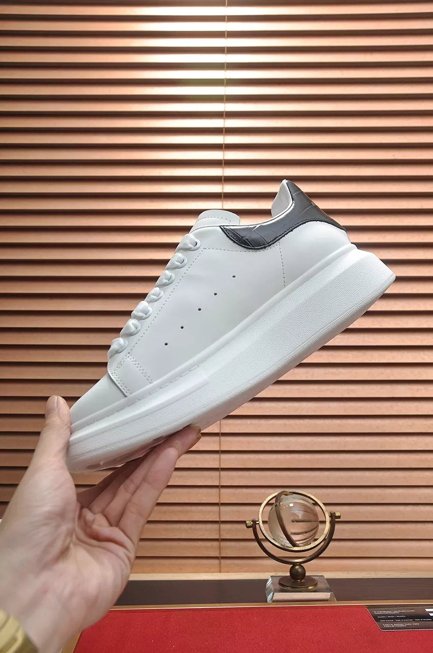 Alexander McQueen Casual Shoes For Women Resilient 8754