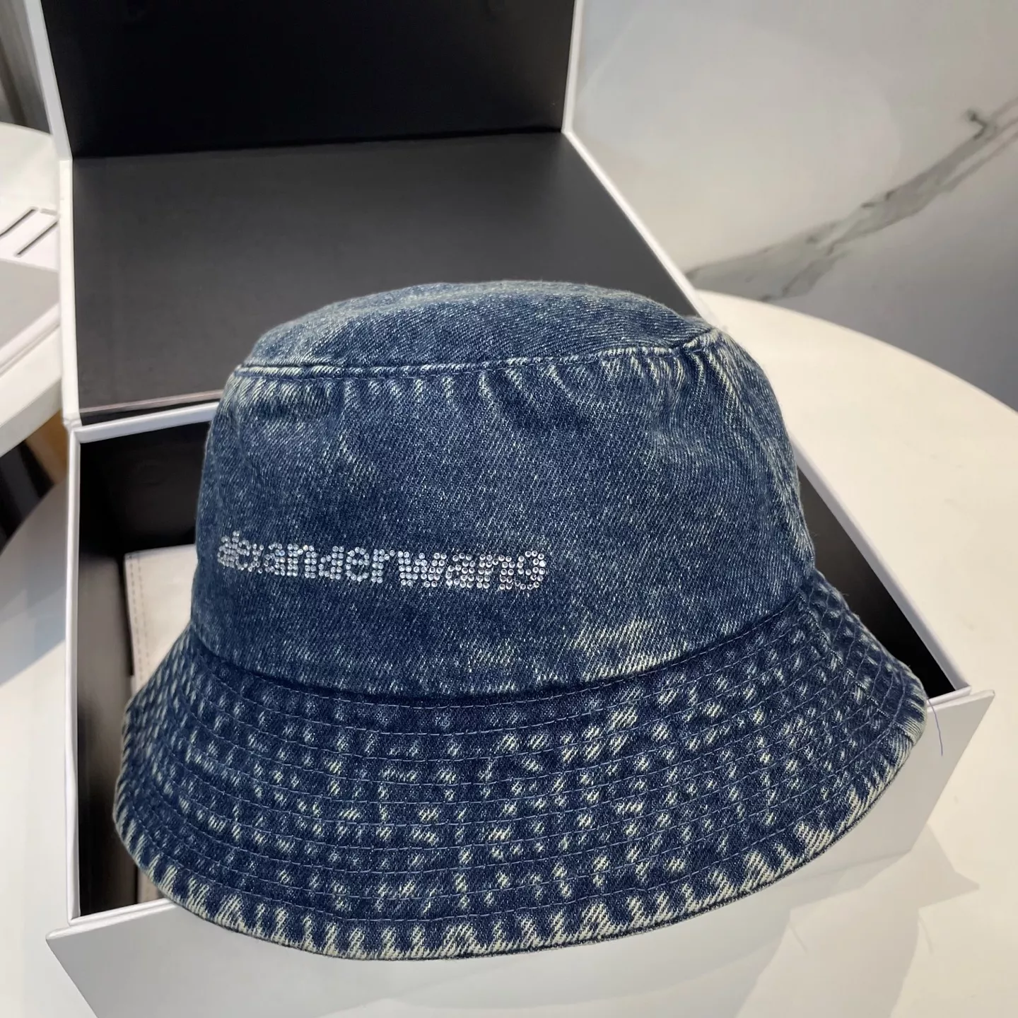 Alexander Wang Caps Vibrant 5651