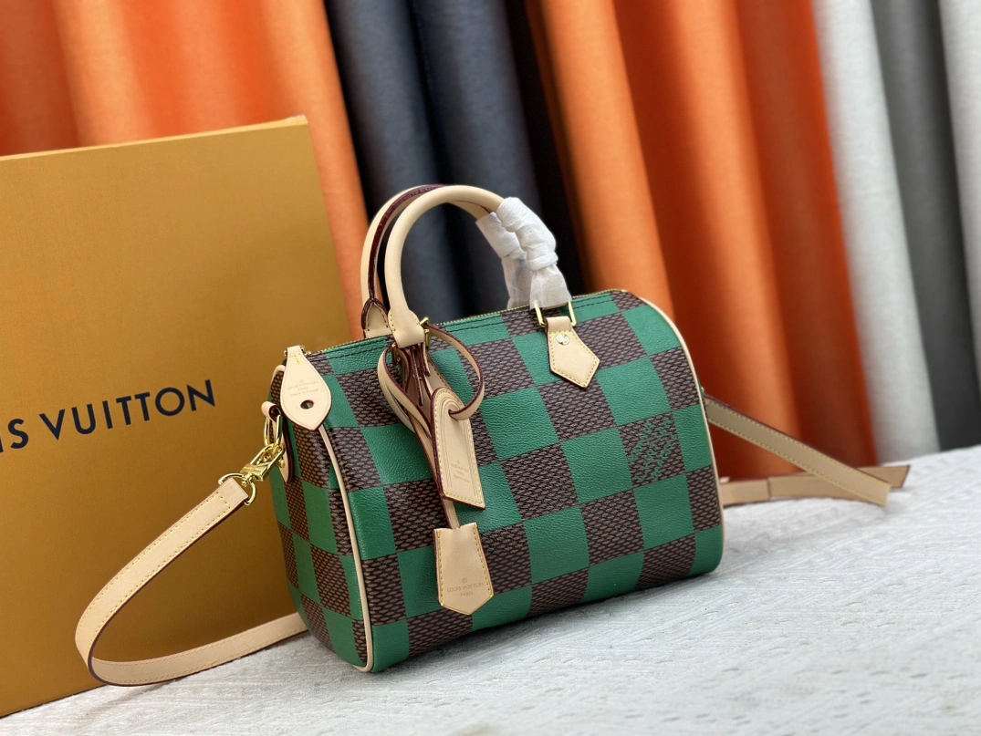 AllSeason 1072 Louis Vuitton AAA Quality Handbags For Women