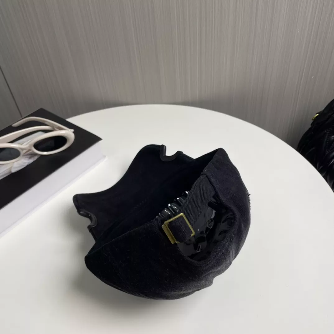 AllSeason 1152 Balenciaga Caps