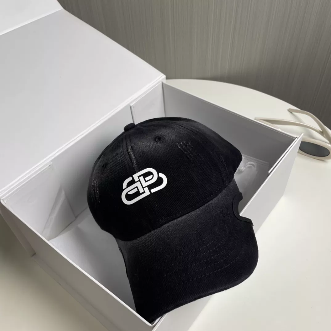 AllSeason 1152 Balenciaga Caps