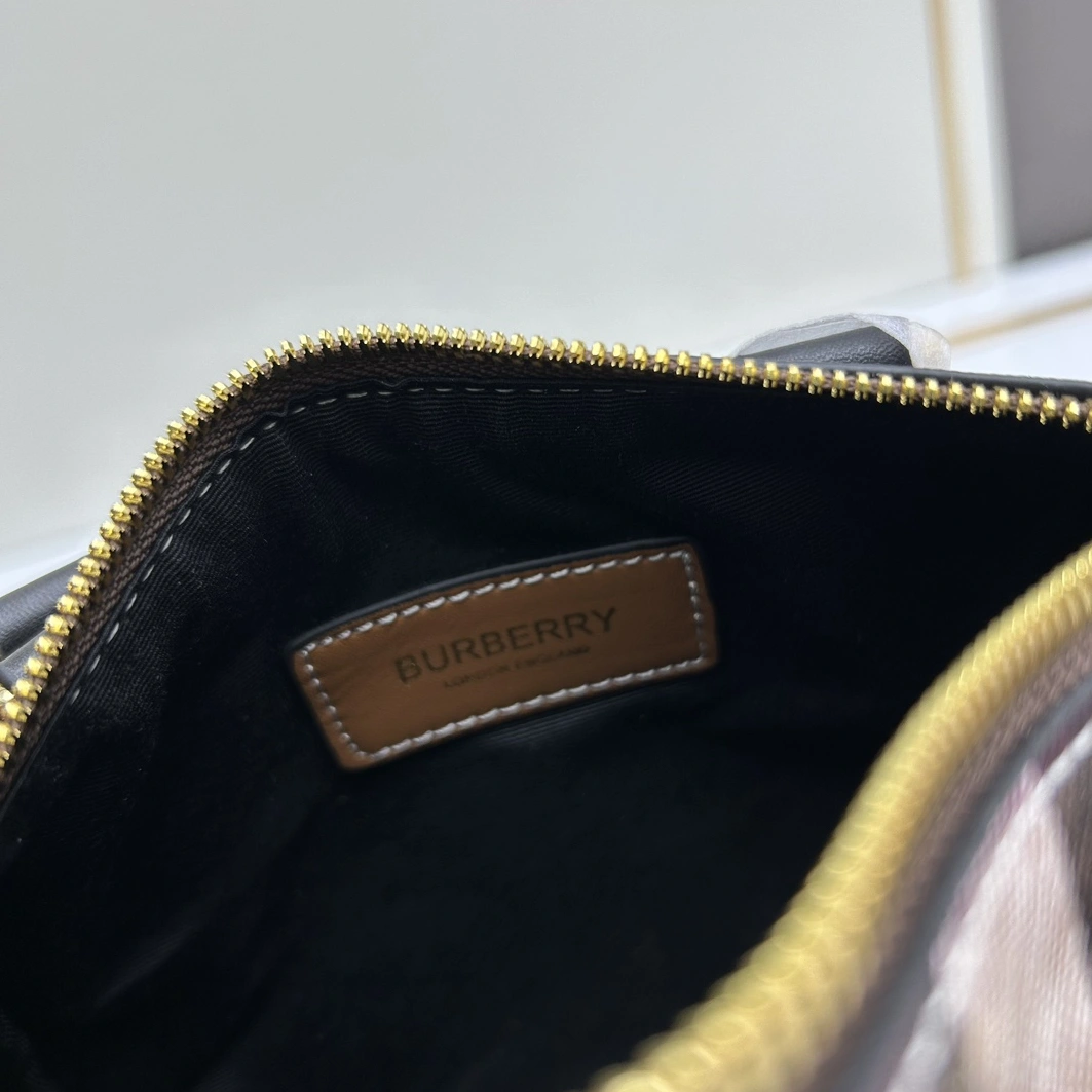 AllSeason 162 Burberry AAA Quality Handbags For Women