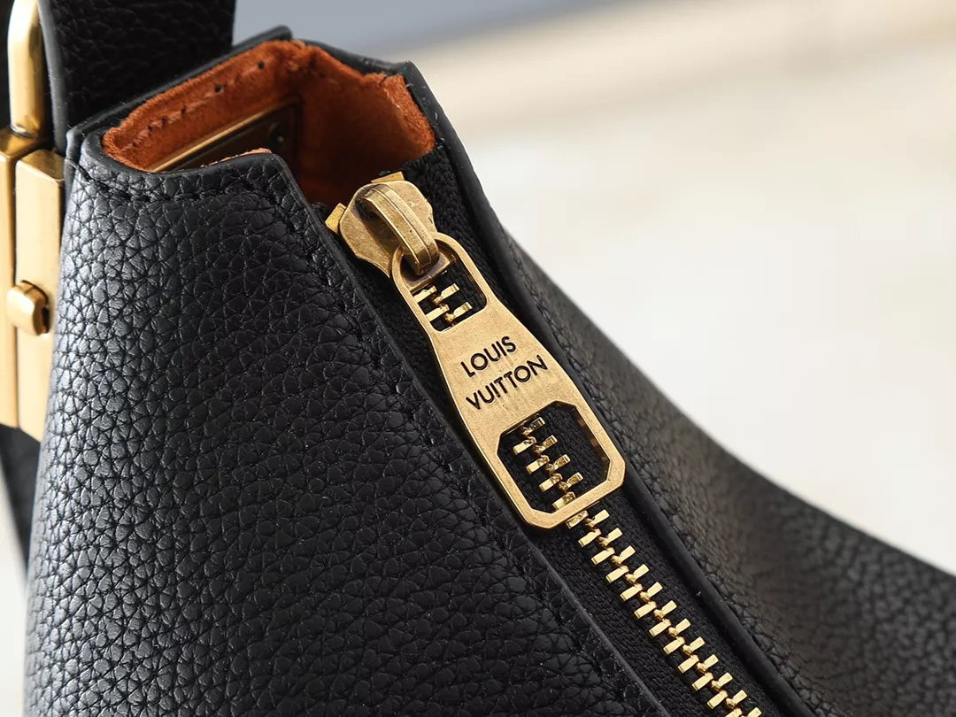 AllSeason 180 Louis Vuitton Messenger Bags For Women