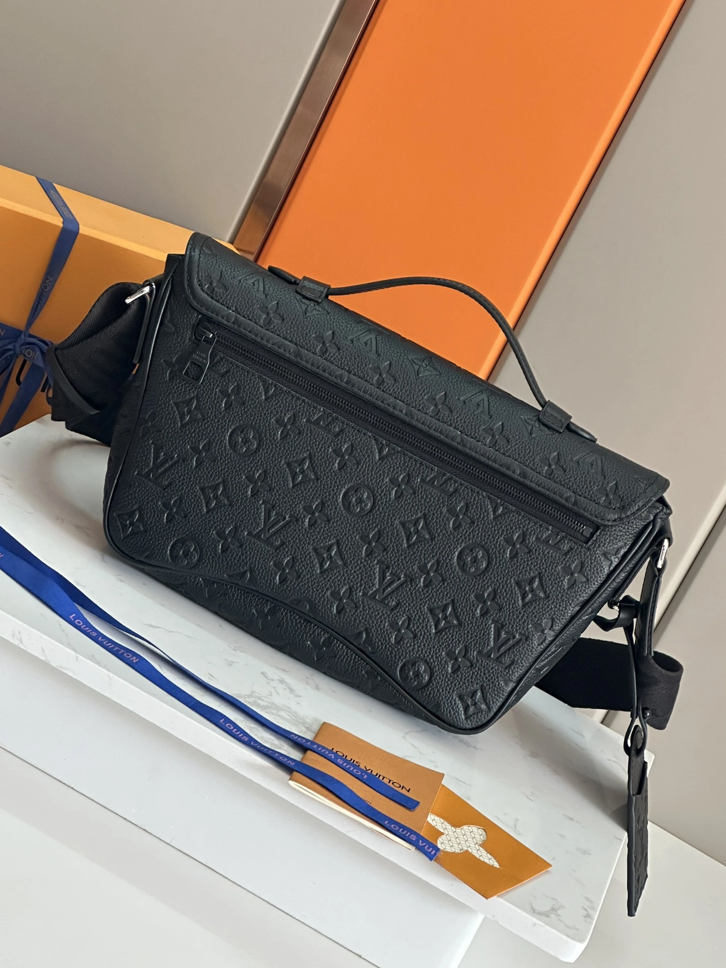 AllSeason 1977 Louis Vuitton AAA Man Messenger Bags
