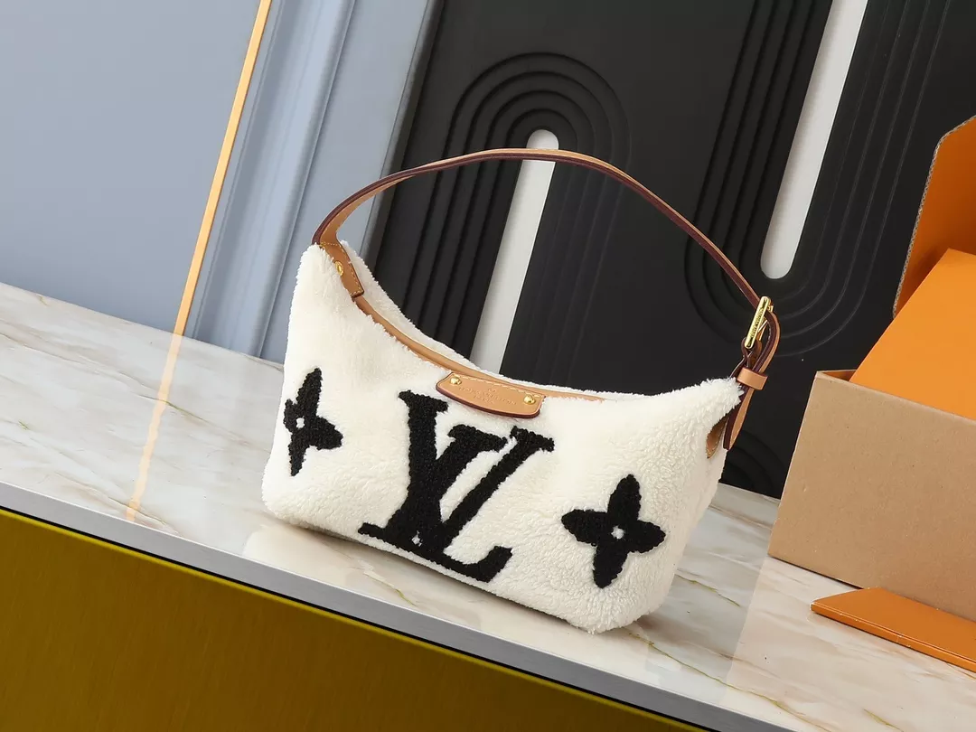 AllSeason 3563 Louis Vuitton AAA Quality Handbags For Women