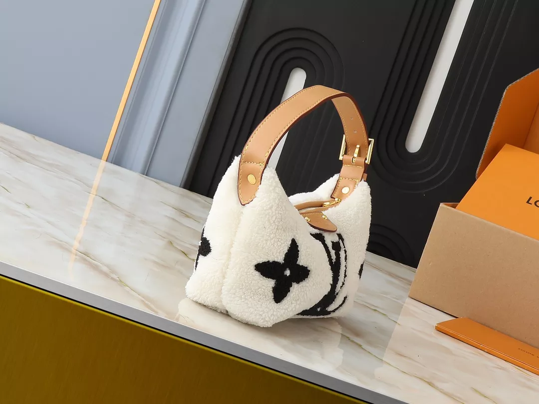 AllSeason 3563 Louis Vuitton AAA Quality Handbags For Women
