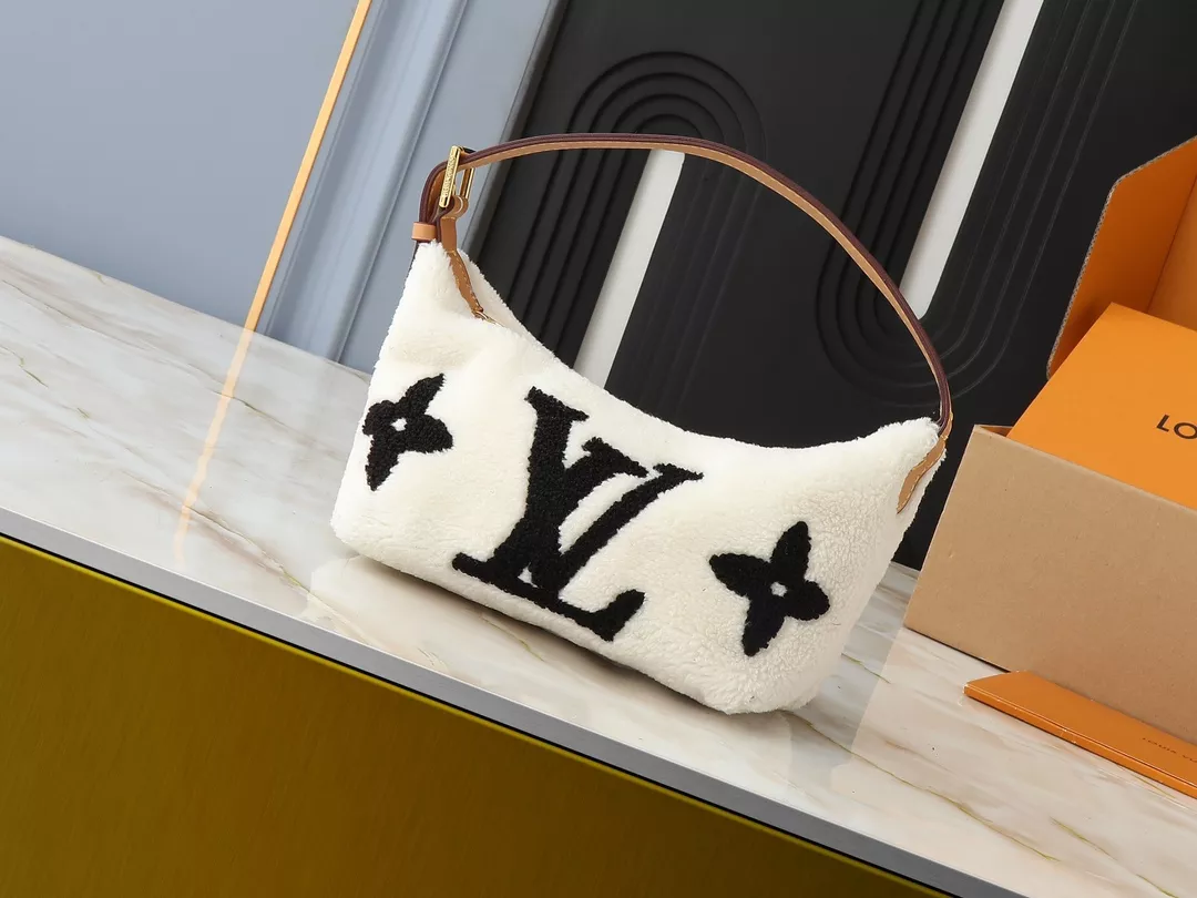 AllSeason 3563 Louis Vuitton AAA Quality Handbags For Women