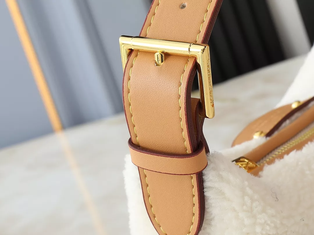 AllSeason 3563 Louis Vuitton AAA Quality Handbags For Women