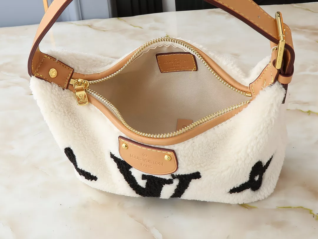 AllSeason 3563 Louis Vuitton AAA Quality Handbags For Women