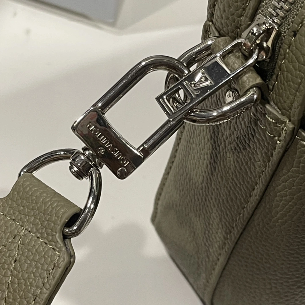 AllSeason 3704 Louis Vuitton AAA Man Messenger Bags