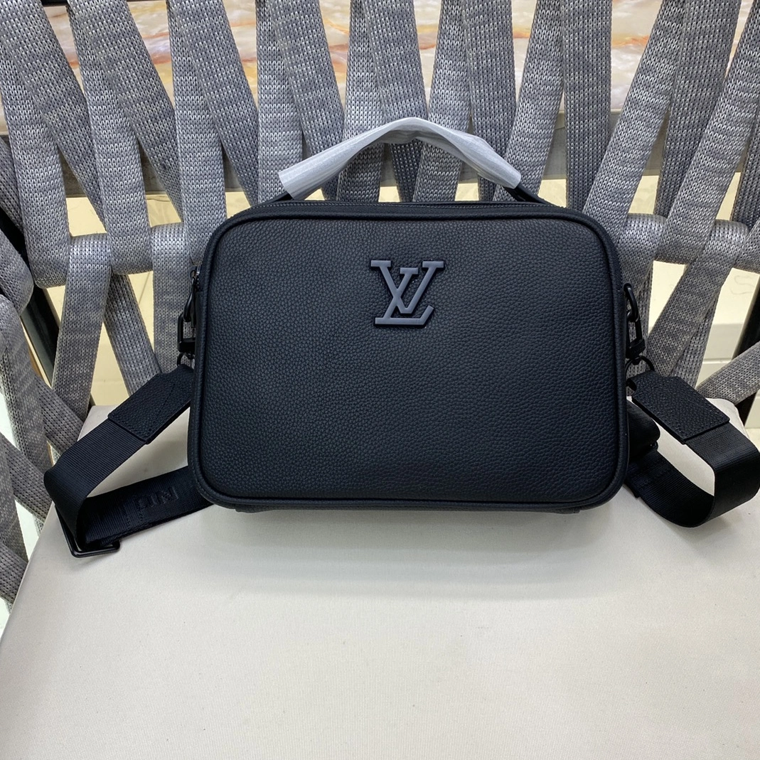 AllSeason 4070 Louis Vuitton AAA Man Messenger Bags