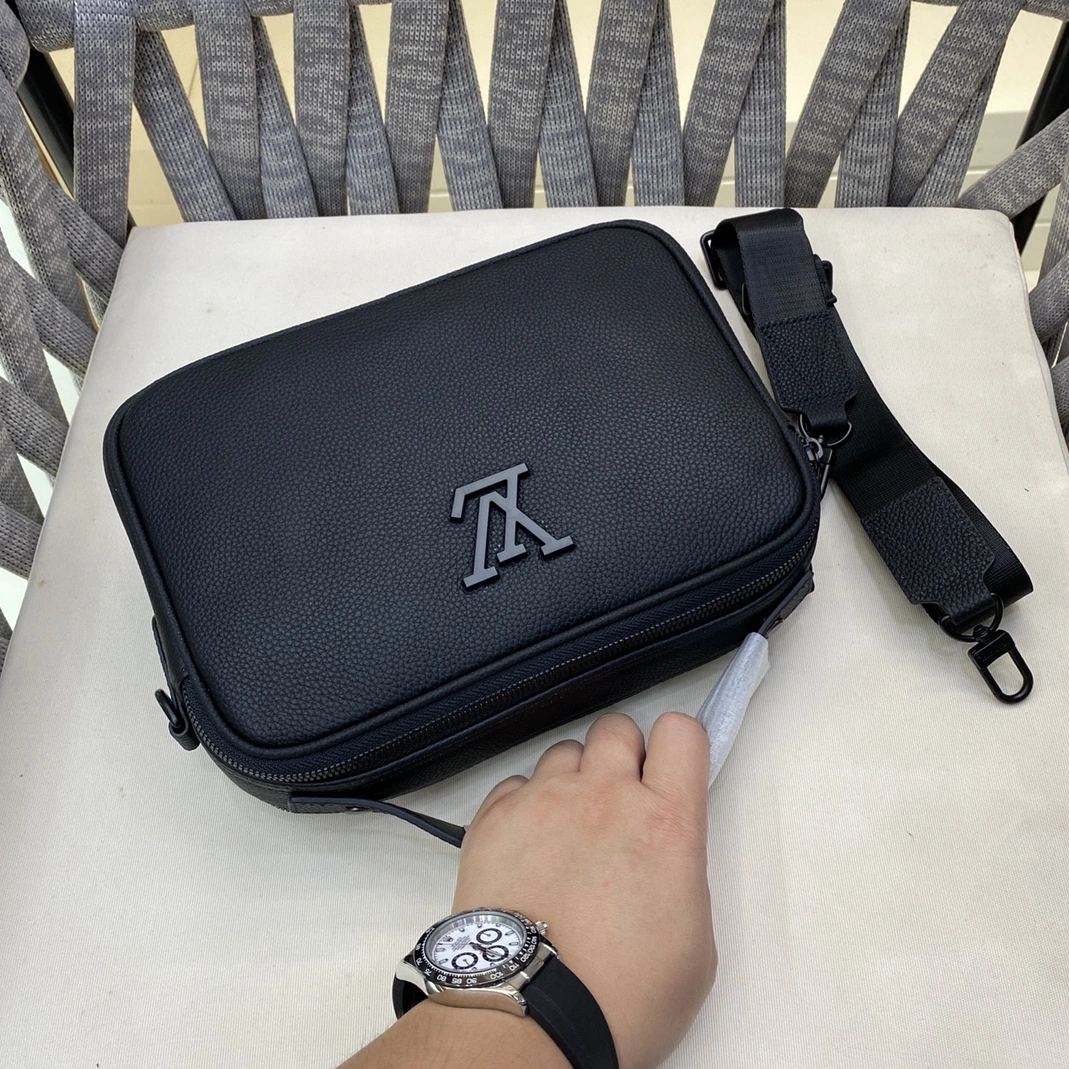 AllSeason 4070 Louis Vuitton AAA Man Messenger Bags