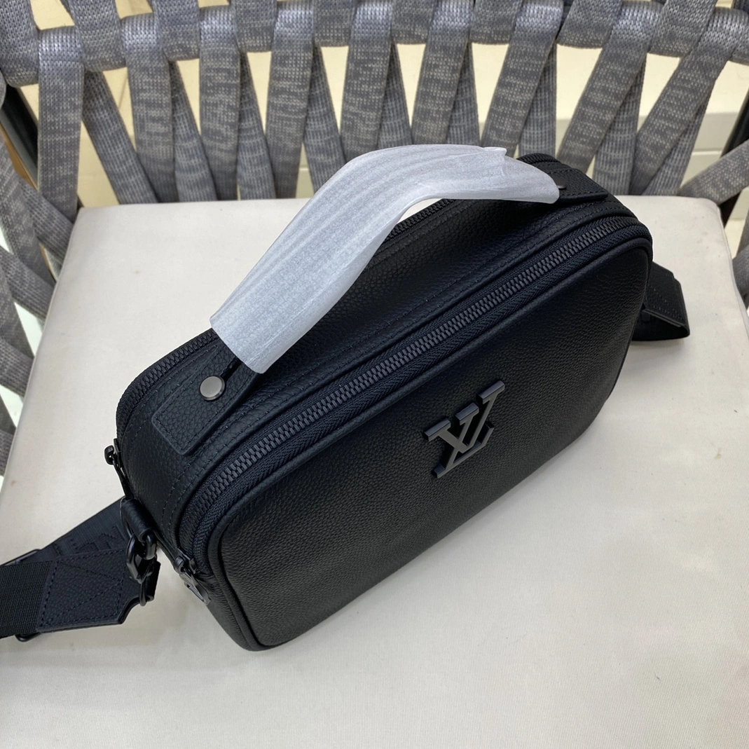 AllSeason 4070 Louis Vuitton AAA Man Messenger Bags